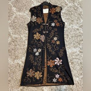 NWT Tey-Art Alpaca Blend Floral Embroidered Vest size Medium